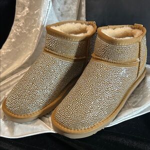 NWT INC SPARKLE BOOTIES 9M